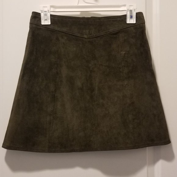 LIKE NEW Women's ZARA XS Olive Green Leather Mini Skirt! - Picture 5 of 10